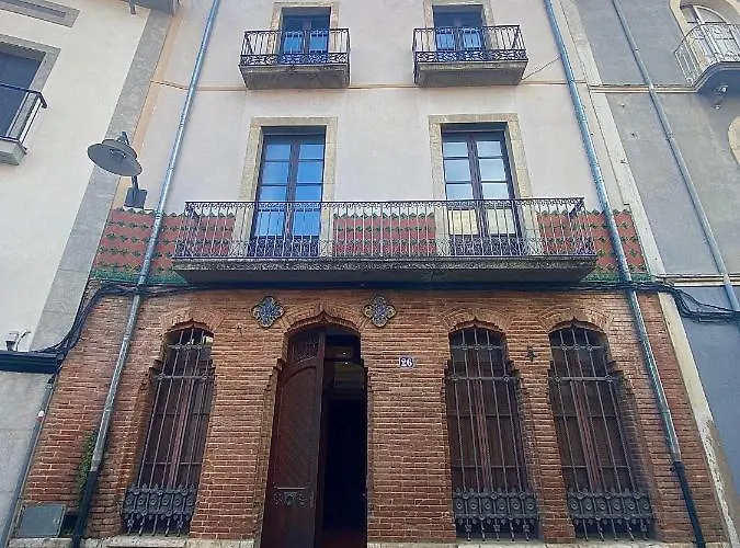 Habitación en casa particular Ca N'arago, Edificio Modernista Del Arquitecto Rafael Maso