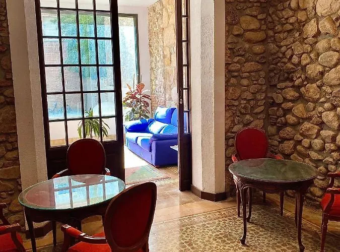 Habitación en casa particular Ca N'arago, Edificio Modernista Del Arquitecto Rafael Maso *